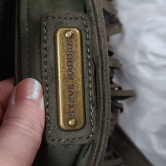 STEVE Madden Green Faux Suede Boho Shoulder Bag Purse with Chain Detail Festival - Picture 11 of 13